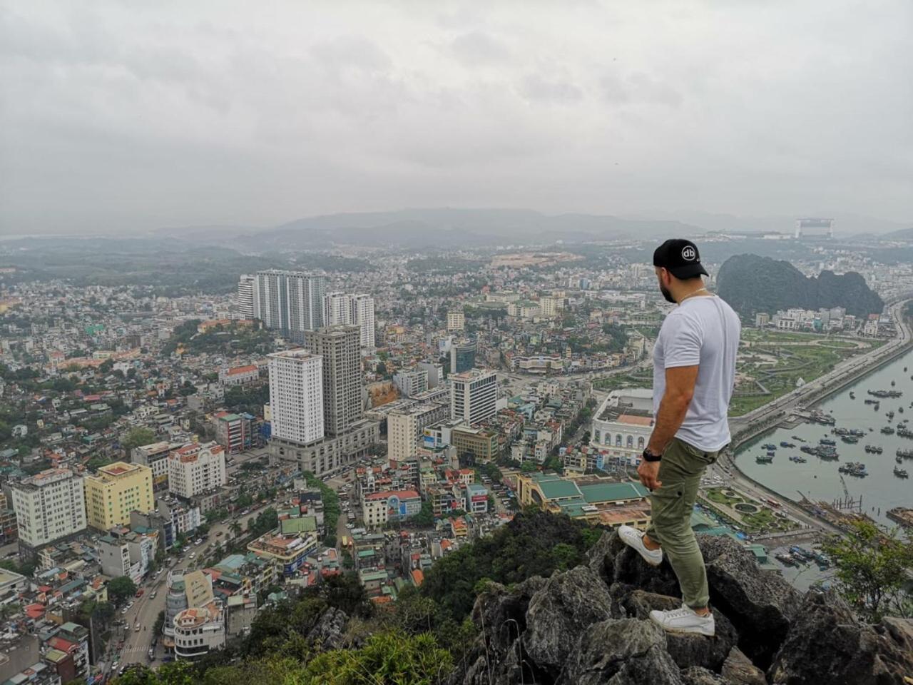 Hung Vuong Hotel Ha Long Bagian luar foto
