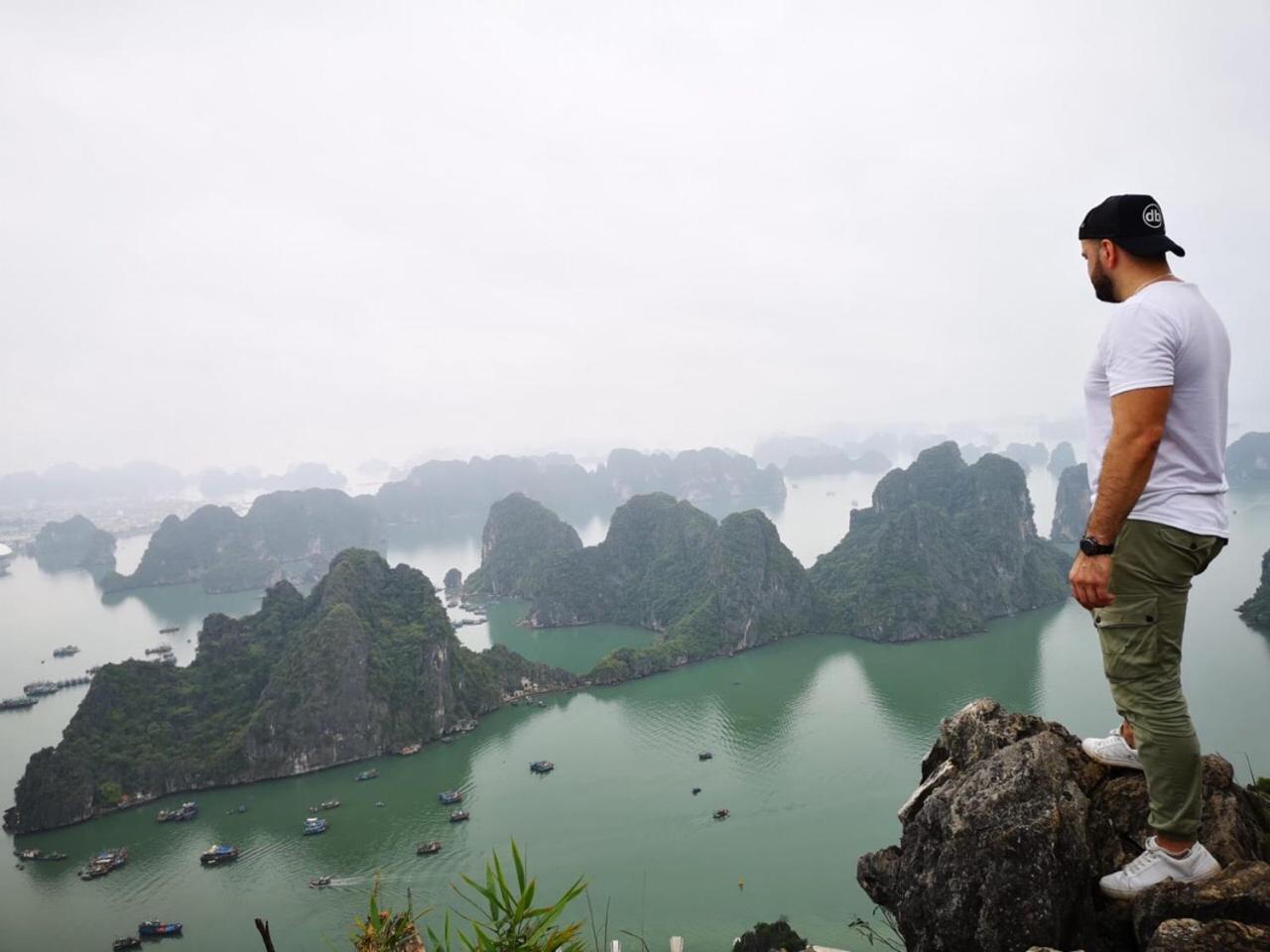 Hung Vuong Hotel Ha Long Bagian luar foto